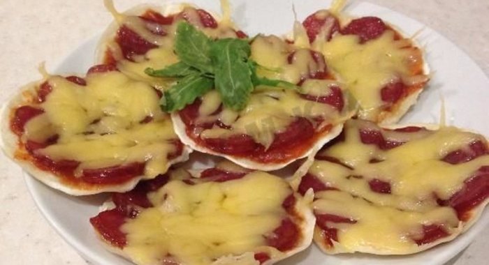 Мини-пиццы из лаваша