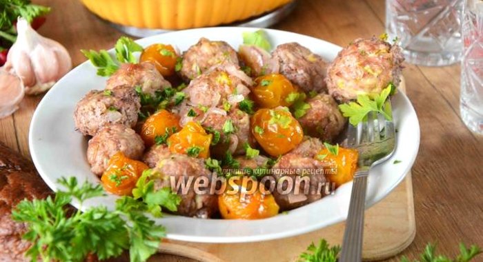 Куриные тефтели с алычой