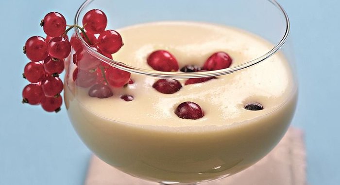 Ягоды с запеченным лавровым кремом