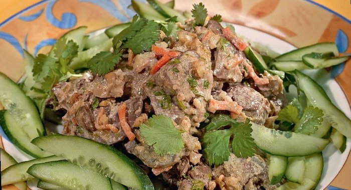 Рагу из куриной печенки с орехами