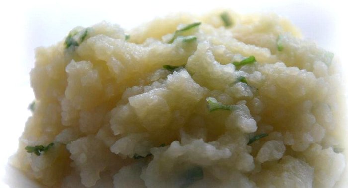Картофельное пюре на луковом бульоне с зеленью