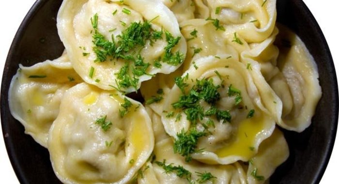 Пельмени с помидорами