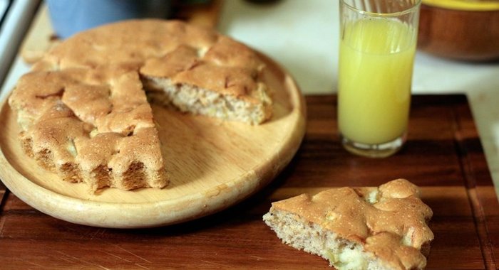 Бисквитная шарлотка