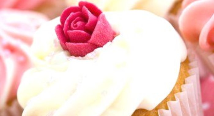 Сырный крем с розовой водой