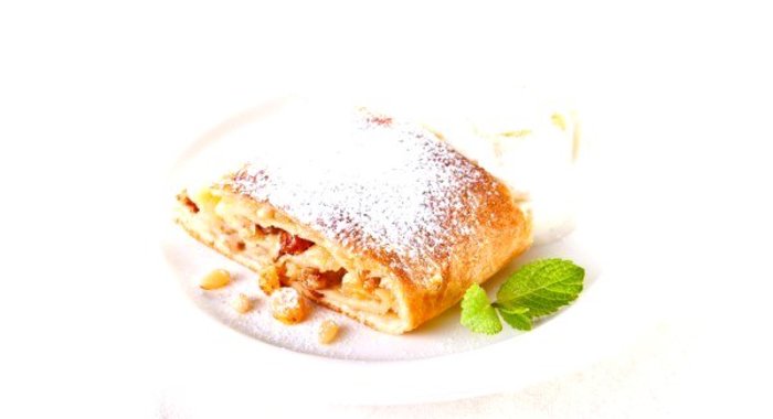 Венский штрудель с яблоками и корицей
