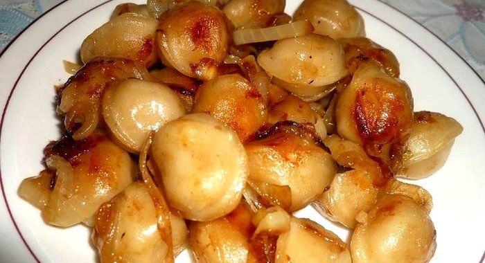 Пельмени жареные с луком