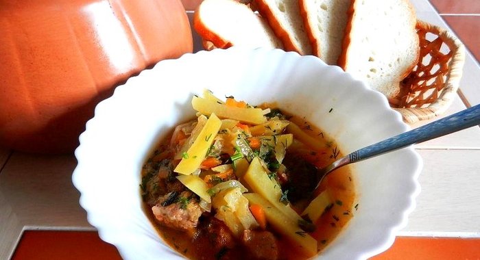 Щи в глиняном горшочке