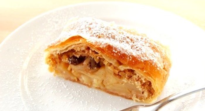 Штрудель с яблоками из лаваша