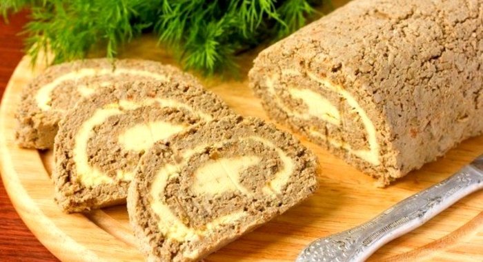 Праздничный рулет из печёночного паштета