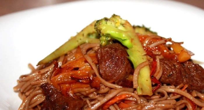 Гречневая лапша с говядиной