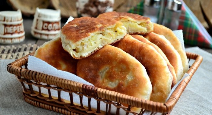 Жареные пирожки с картофелем и мясом