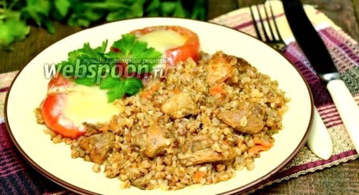 Гречка со свининой и помидорами с сыром в мультиварке