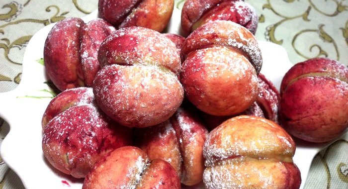 Пирожные персики