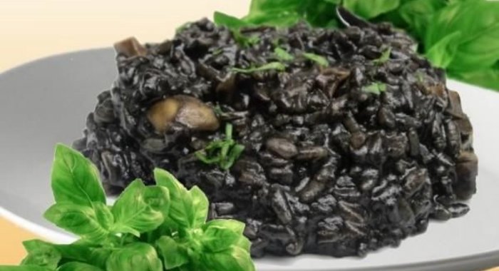 Ризотто с чернилами каракатицы