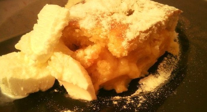 Пирог с персиками и пломбиром