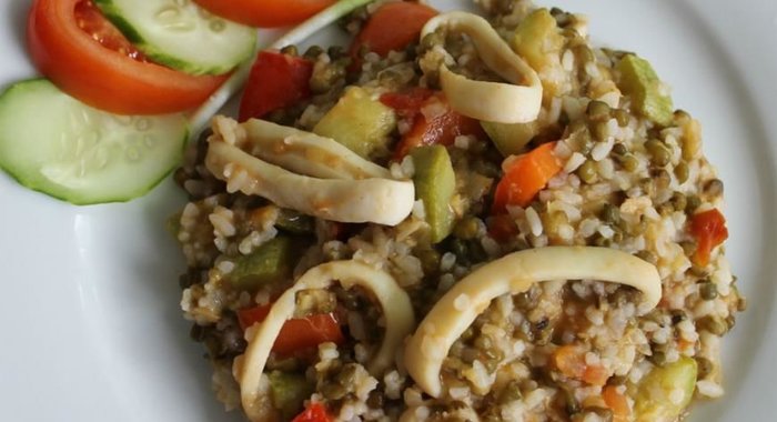 Ризотто с кальмарами и фасолью Маш