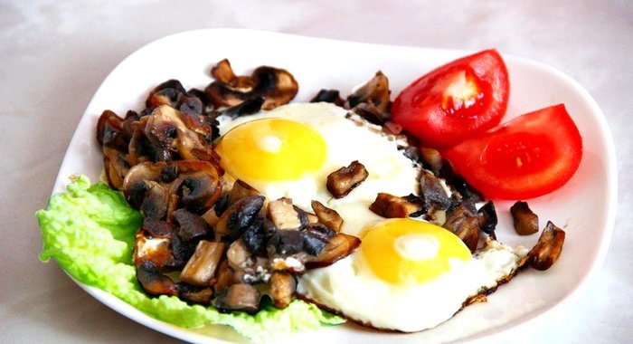 Яичница с шампиньонами