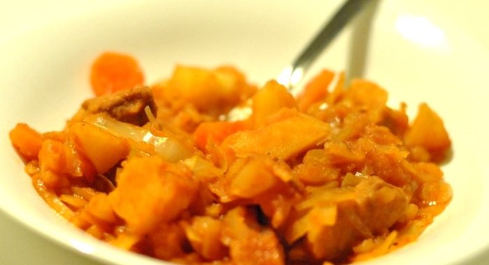 Солянка из свежей капусты с картошкой