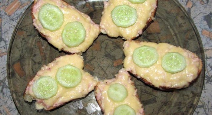 Горячие бутерброды с чесноком