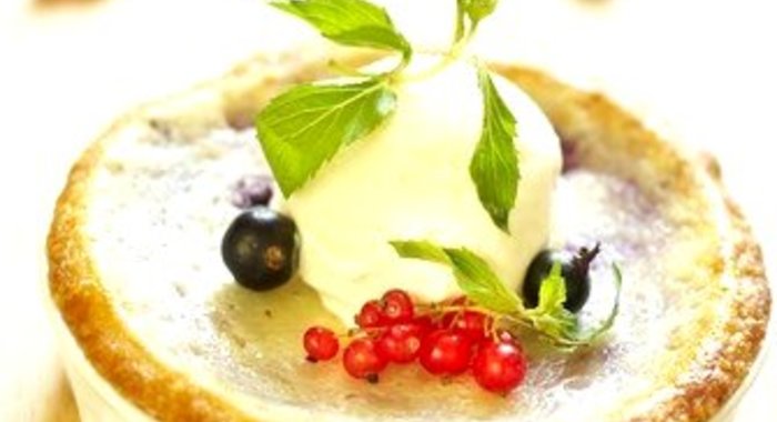 Блины со свежими ягодами по‑датски (Dutch Baby)