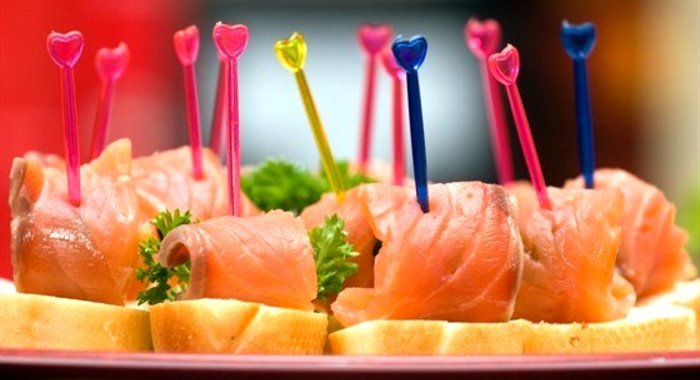 Канапе с копченым лососем