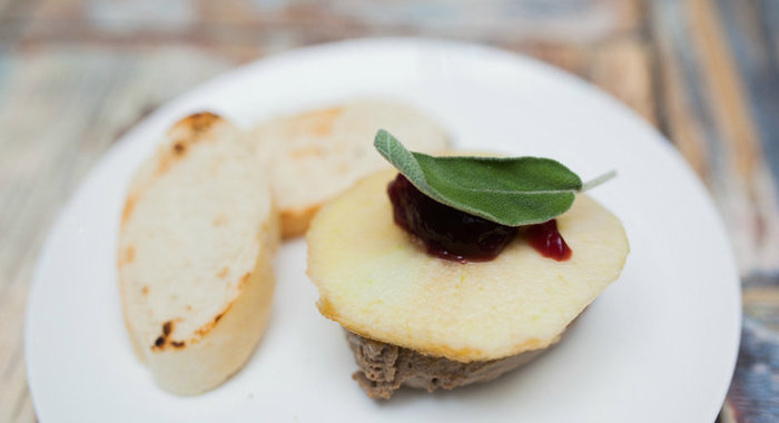 Нежный паштет из телячьей печени с гренками
