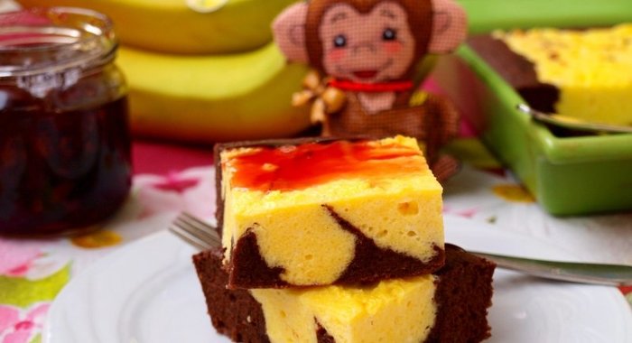 Двухцветная творожно-банановая запеканка