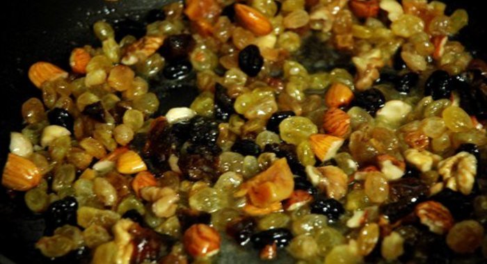 Сладкий плов с сухофруктами и орехами