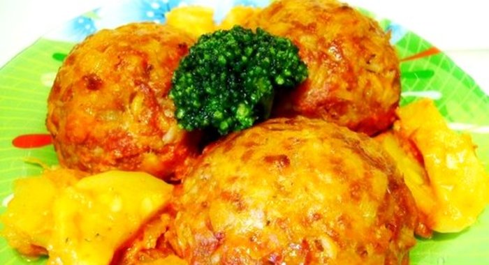 Тефтели под соусом в духовке