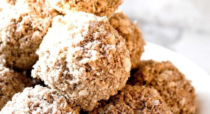 Пирожные с изюмом в шоколадной глазури