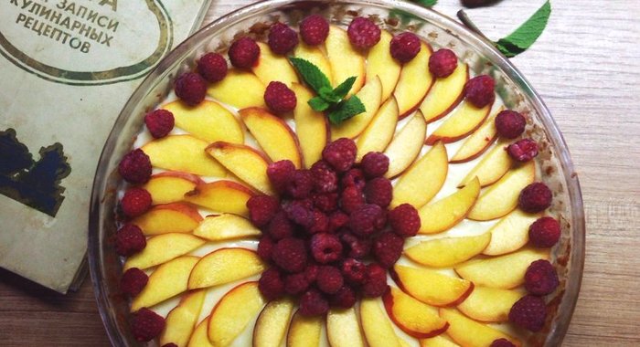 Тарт с заварным кремом и фруктами