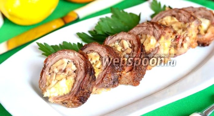 Рулет из говядины с сыром, орехами и грибами