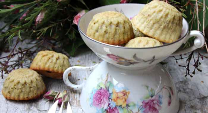 Французское печенье финансье с фисташками и розовой водой