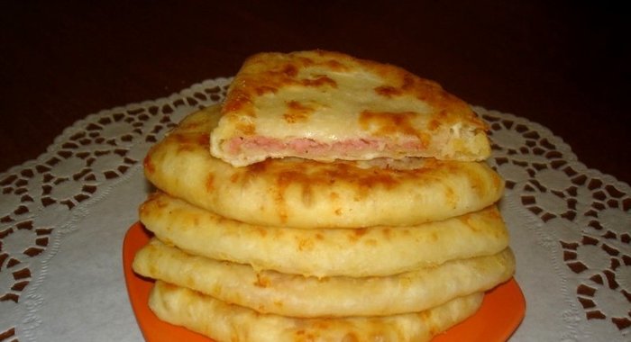 Лепешки с сыром и колбасой