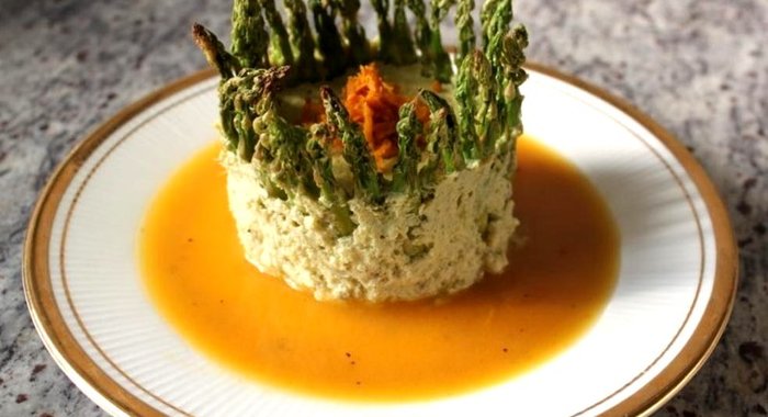 Мусс из курицы и спаржи с апельсиновым соусом