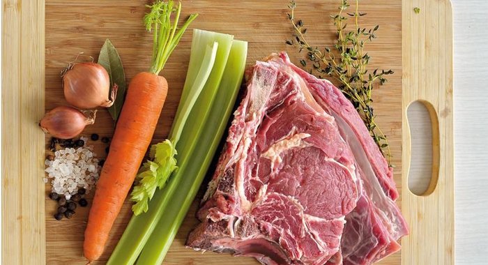 Мясной бульон с травами