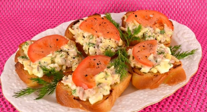 Бутерброды с печенью трески и сыром