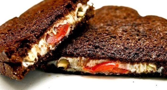 Итальянский бутерброд с сыром и грибами