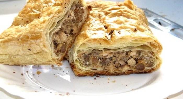 Рулет из слоеного бездрожжевого теста