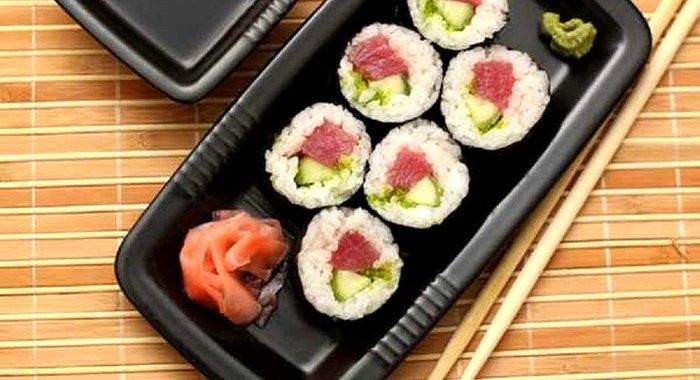 Роллы с тунцом и огурцом