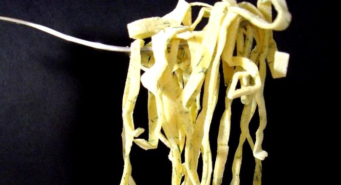 Куриный бульон с домашней лапшой