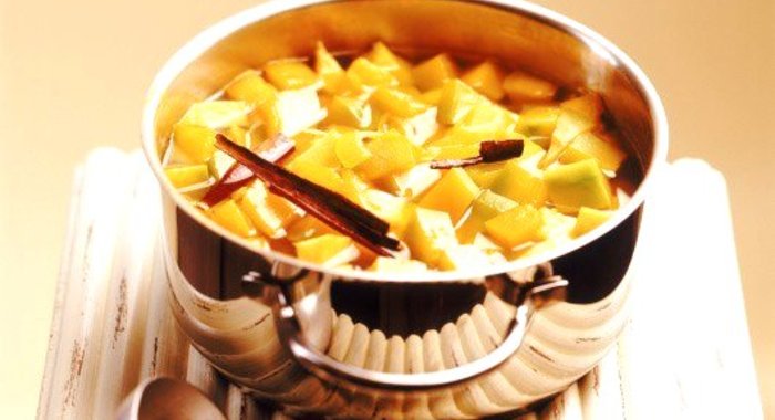 Компот из свежих яблок и мандаринов