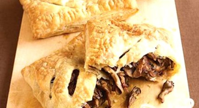 Пирожки с грибами и сметаной