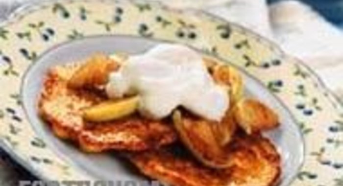 Блины по-нормандски с фламбированными яблоками и кальвадосом