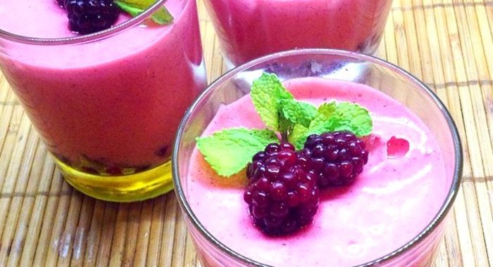 Мусс из брусники и ежевики