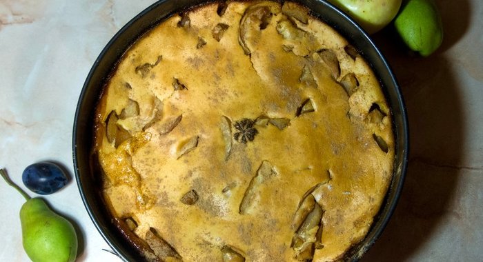 Медовая шарлотка с яблоками