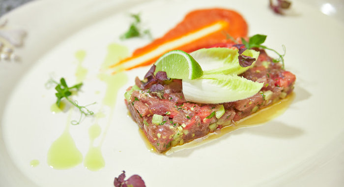 Кекс шоколадный с изюмом