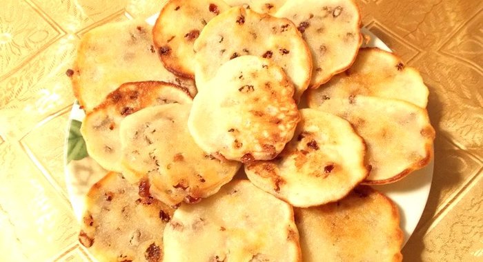 Манные оладьи с изюмом