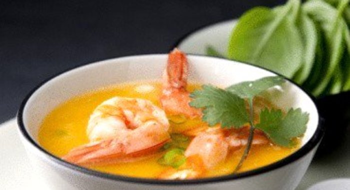 Бульон с креветками и кокосом