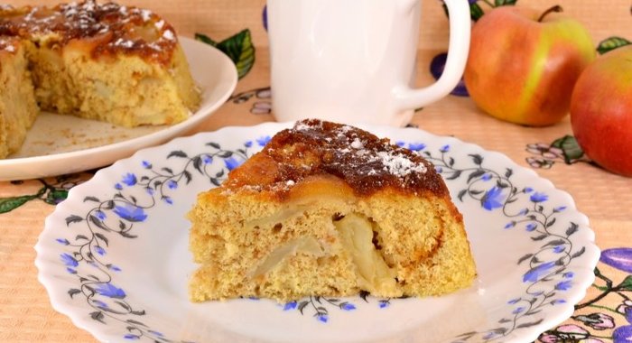 Яблочная шарлотка с карамелью в микроволновке